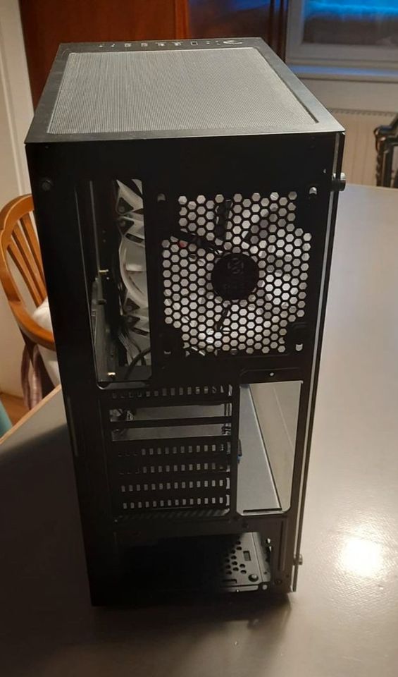 PC-Gehäuse Case in Schwarz mit 4 RGB-Lüftern + Controller in München