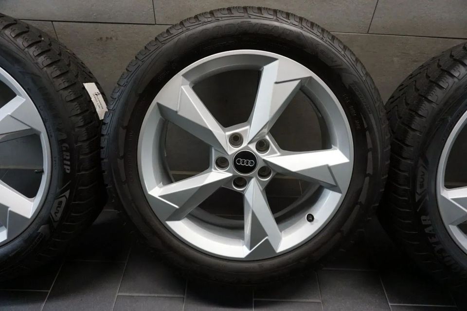 4 ORIGINAL WINTERRÄDER WINTERREIFEN 235/50 R19 7,0 x 19 ET 43 AUDI Q3 F3 GOODYEAR 83A601025N 19 ZOLL WINTERKOMPLETTRÄDER MWST. AUSWEISBAR ! in Borchen