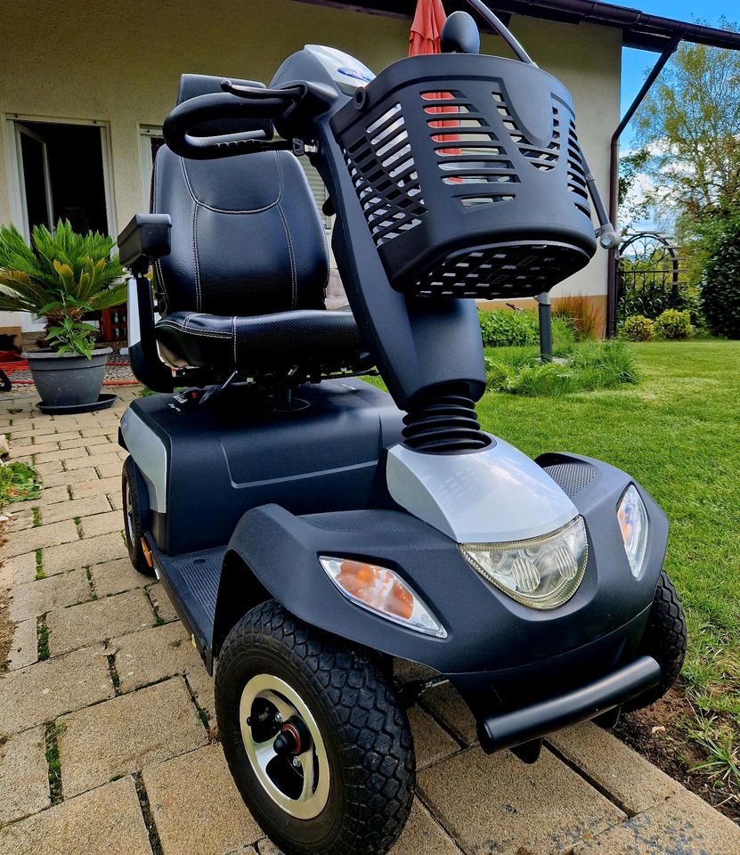 Elektromobil 6 km/h Seniorenmobil Invacare in Stockach