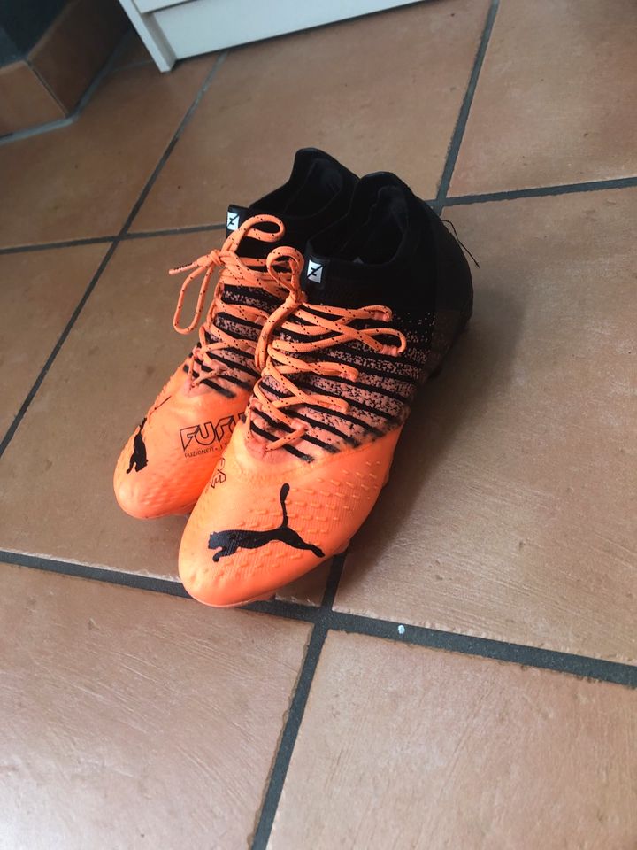 Fußballschuhe von Puma nur ein paar mal getragen passen mir nicht in Flensburg