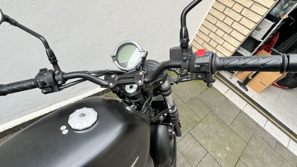 Moto Guzzi V7 Stone HU bis 4-2026 neuwertig in Köln