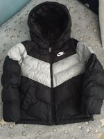 Nike Jacke gr XS 122/128 Baden-Württemberg - Eppelheim Vorschau