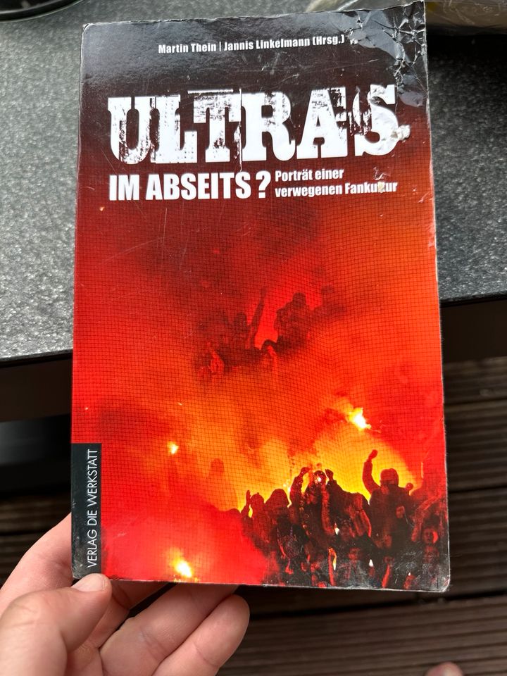Diverse Bücher für Ultras und  Fußballbekloppte in Hamburg