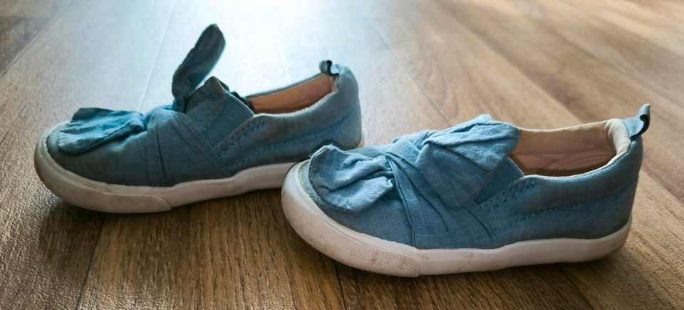 Babybekleidung Mädchen Stoffschuhe,hellblau-weiß,Größe 24,getrage in Plauen