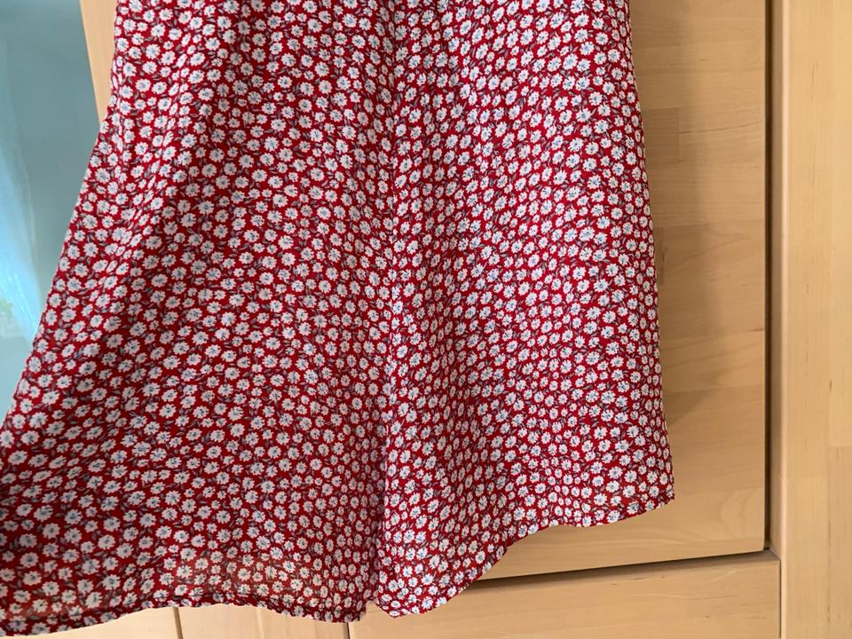 wunderschöner Jumpsuit von NA-KD Gr. 40 Sommer rot mit Blumen in Aschaffenburg