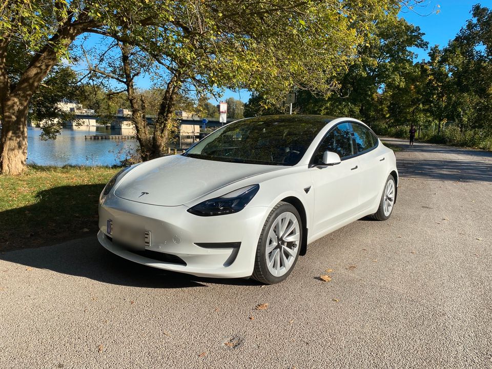 Tesla Model 3 AWD Long Range Refresh in Regensburg