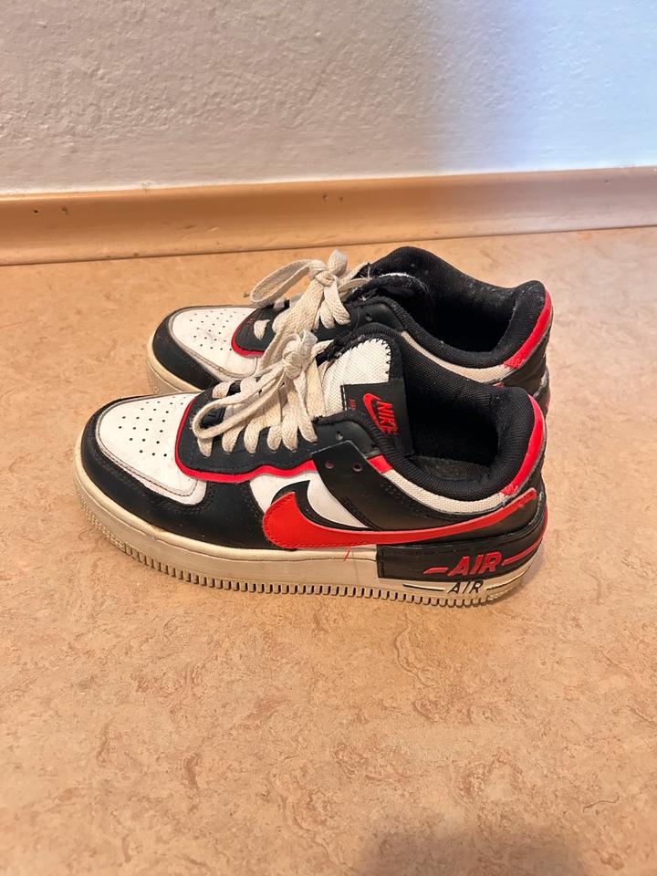 Nike Air Force 1 Low Schadow Summit White University Red in München