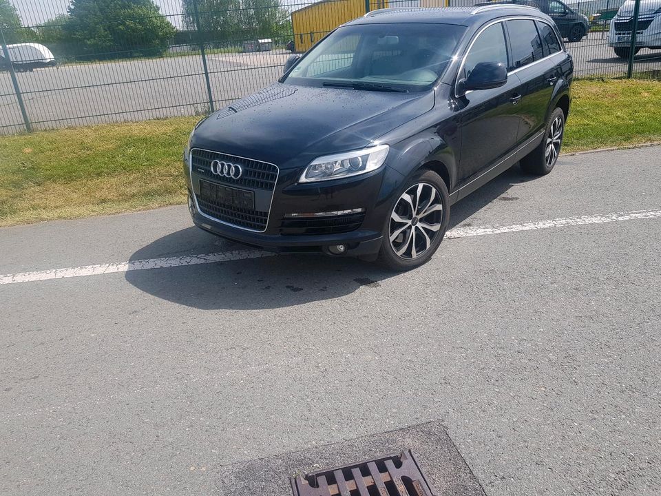 Audi Q7 4,2 TDI v8 in Hohenstein-Ernstthal