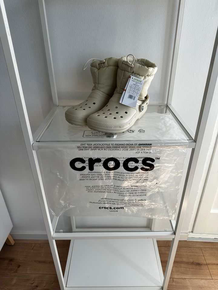 CROCS BOOTS (Neo Puff) Damen/ Herren Beige 42/43 in Berlin