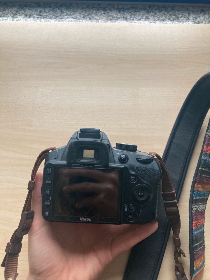 Nikon D3200 mit Zubehör inklusive Objektiv in Marburg