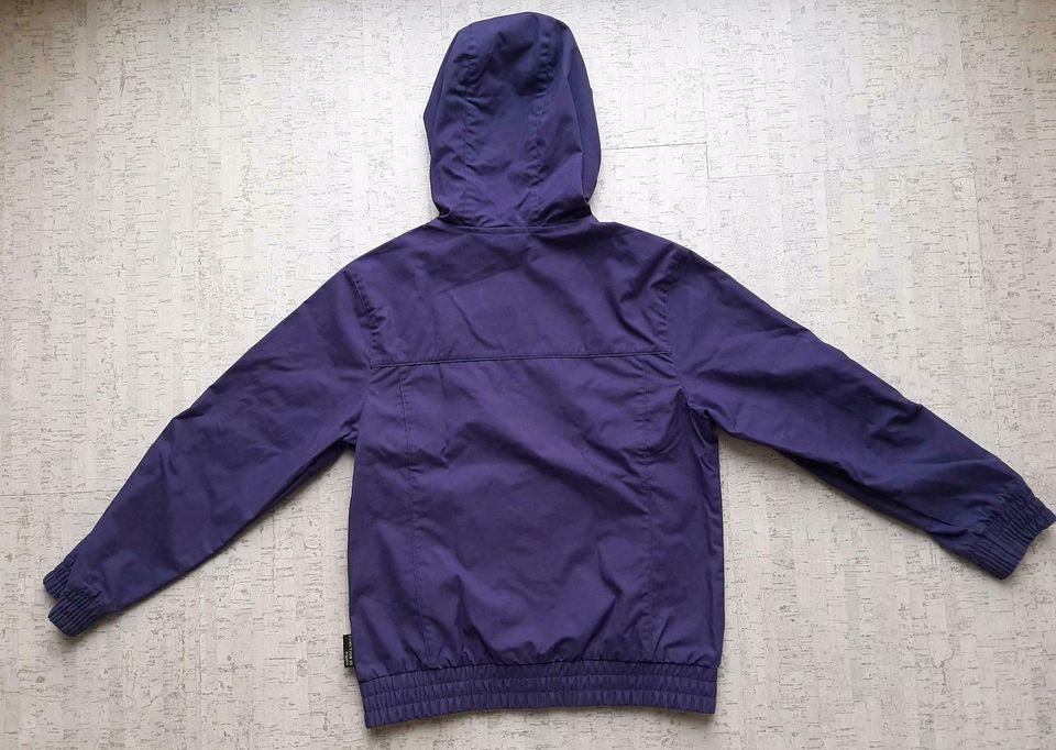 NEUWERTIG: Mädchen Jacke von Jack Wolfskin, Gr. 140, Lila in Aindling