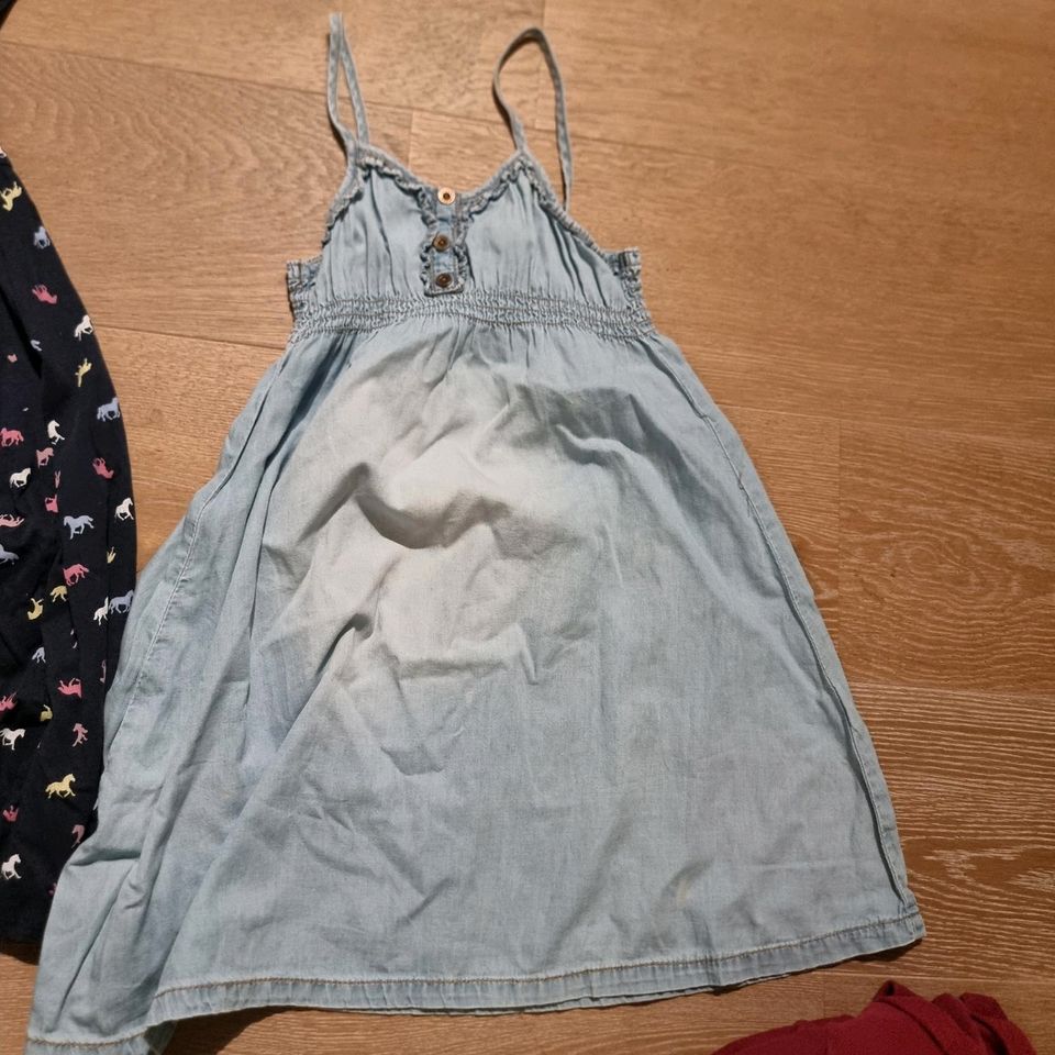 Jeans, Kleid, Shorts - Sommerpaket 122/ 128 in Dormagen
