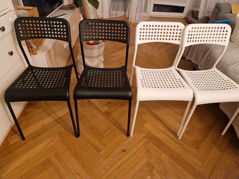 4 Stühle Ikea ADDE Stuhl  2x schwarz und 2x weiss in Hamburg