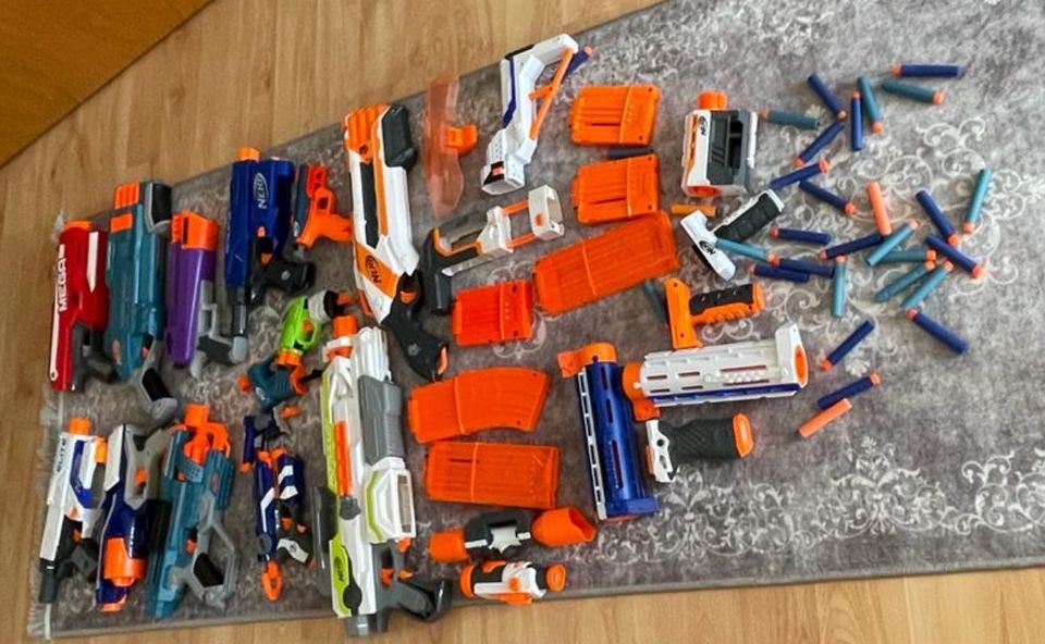 Nerf Konvolut mit viel Zubehör in Ostfildern