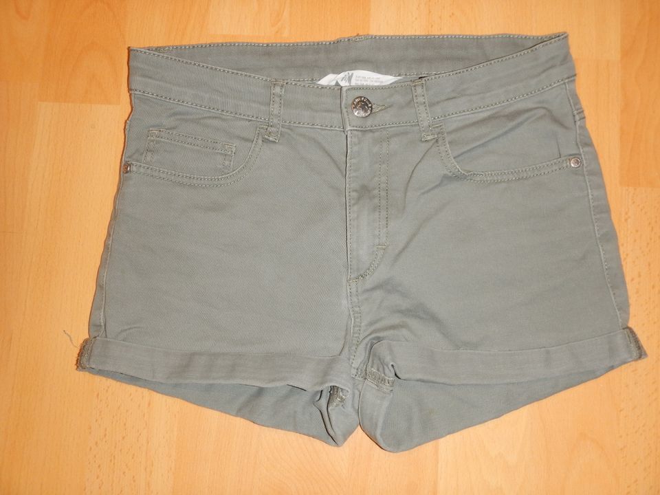 Khakifarbene Jeans-Shorts, Gr. 158, NEU in Jena