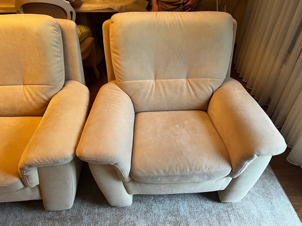 3er Couch, 2er Couch und ein Sessel in Pohlheim