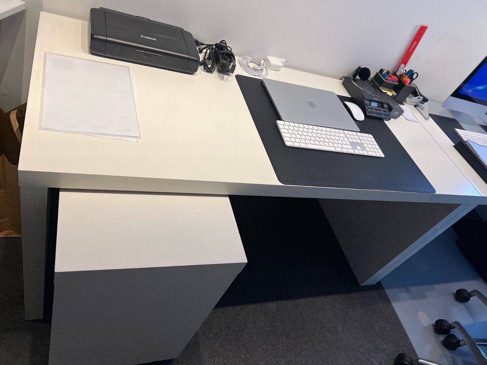 2 x Schreibtische weiss von IKEA in Mönchengladbach