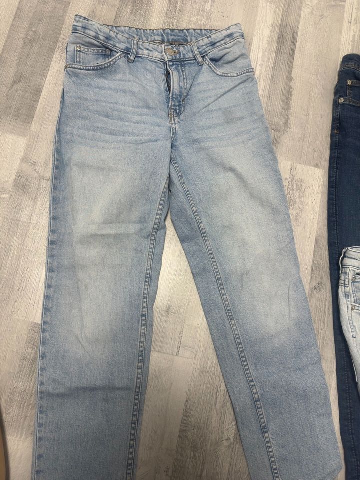 Kinder jeans von H&M (pro Stück 5€) in Bergkamen