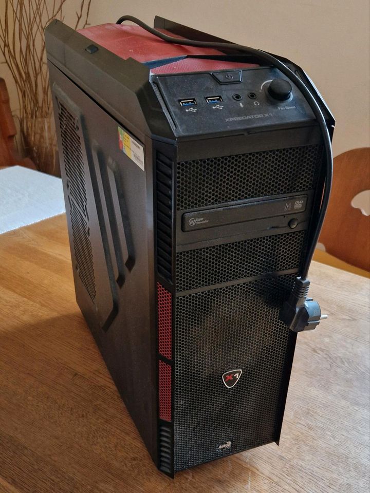 Älterer günstiger Gaming PC für Bastler in Vogtsburg