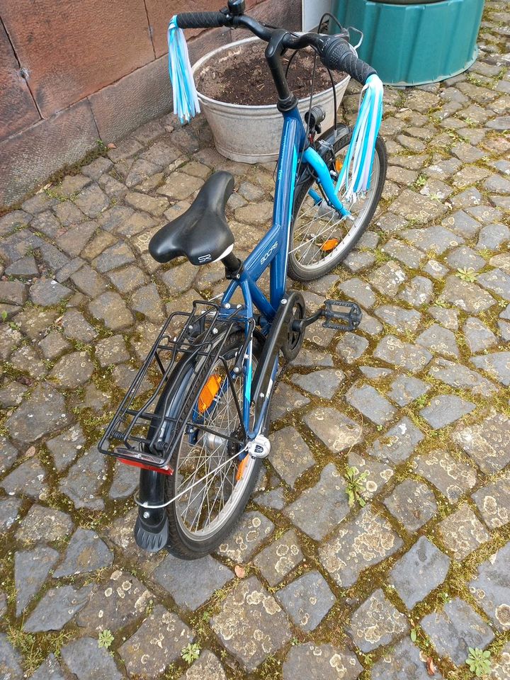 Kinderfahrrad in Weimar (Lahn)