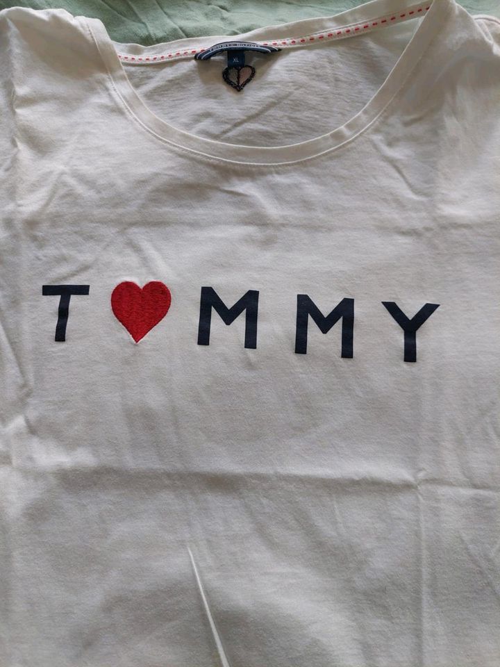 Tommy Hilfiger Damen T-shirt Gr. XL Shirt weiß TH Tommy Sommershi in Leipzig