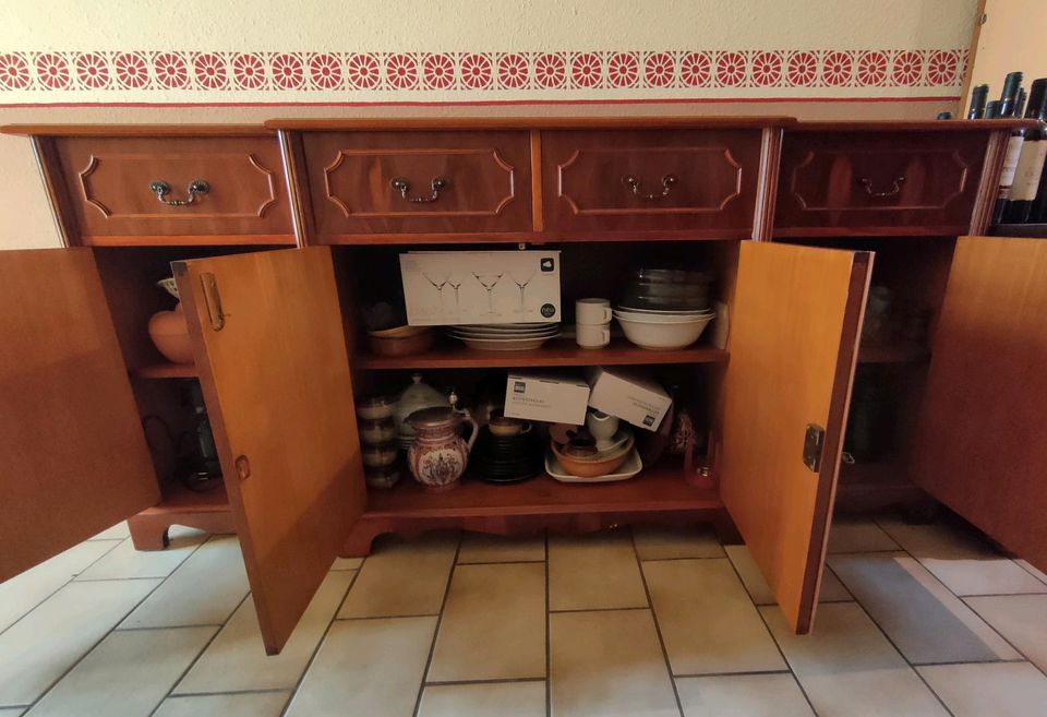 4-türiges engl. Sideboard "Wales" aus Massivholz mit Eibenfurnier in Gebenbach