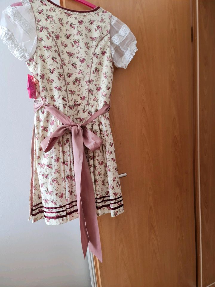 Dirndl neu mit Etikett in Zirndorf