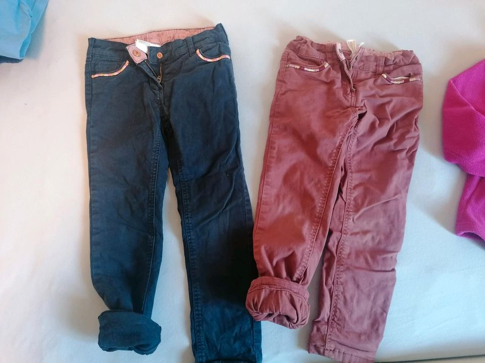 2 gefütterte Jeans 110-116 in Düsseldorf