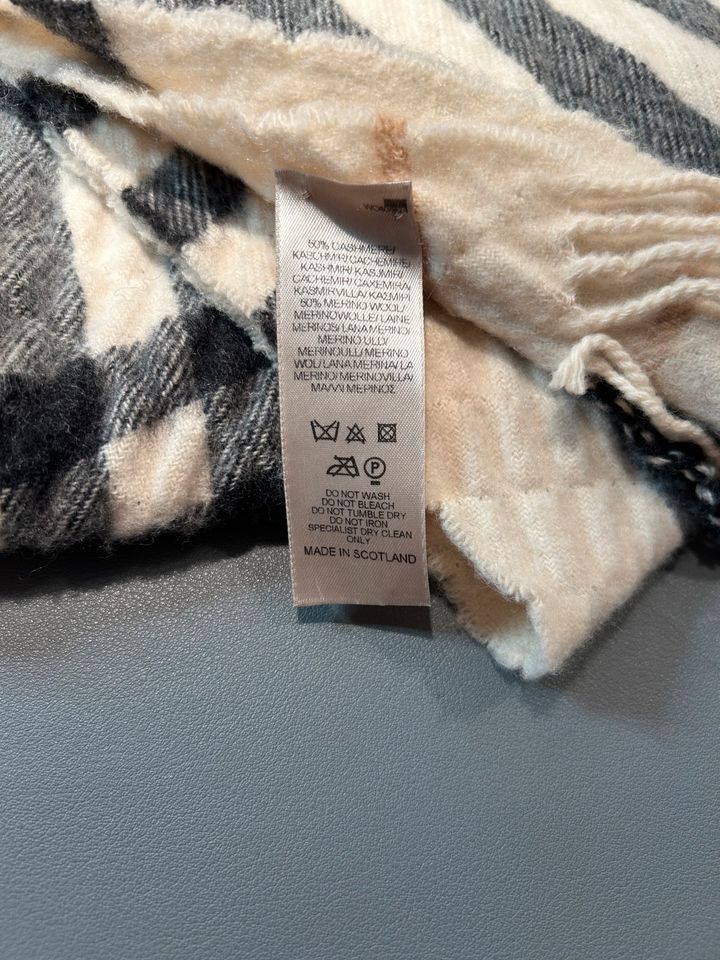 BURBERRY Cashmere Schal in Castrop-Rauxel