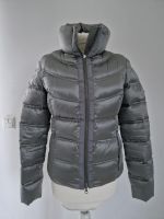 Escada winterjacke Daunen jacke grau silber 36 s Hessen - Taunusstein Vorschau