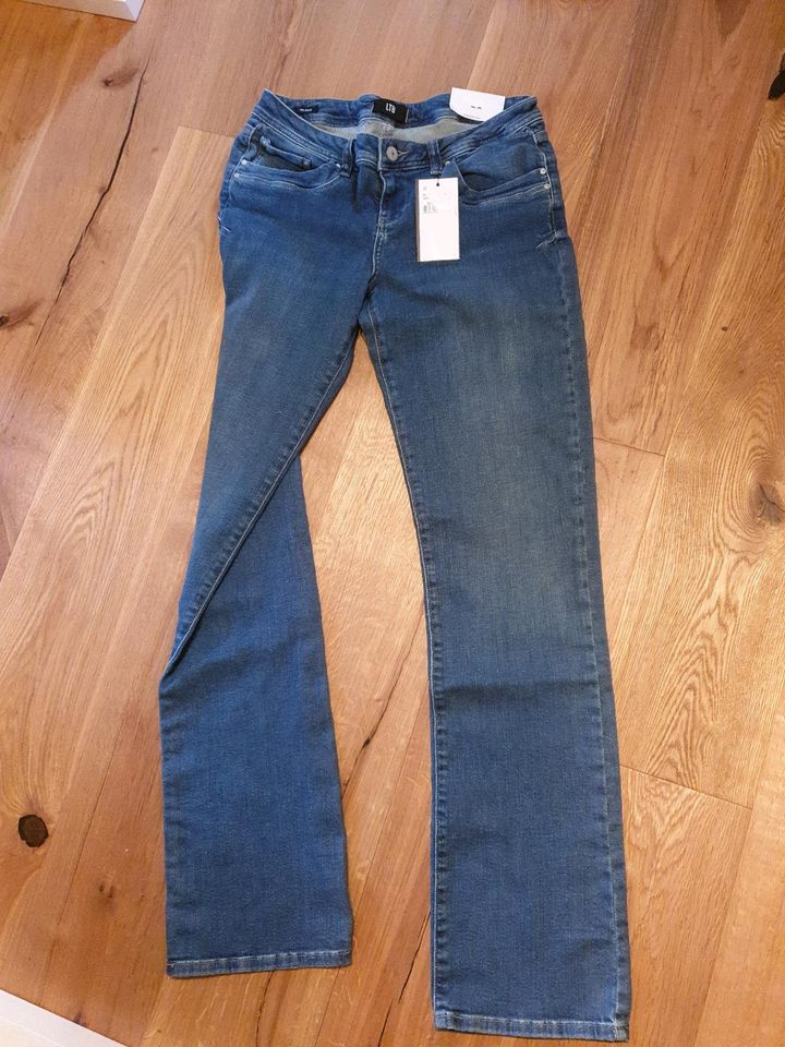 LTB Jeans "Valerie" Länge 36 / Weite 30 in Sarzbüttel