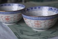 2 wunderschöne Reis- oder Suppenschalen China gemarkt blau bunt Nordrhein-Westfalen - Windeck Vorschau