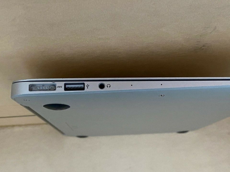 MacBook Air 2015 MJVM2D/A in Redwitz a d Rodach