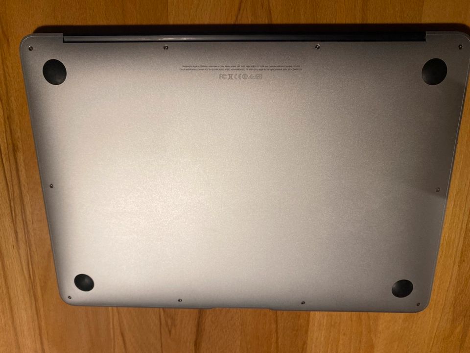 MacBook Air, 13,3“, 4 GB, super Zustand in München