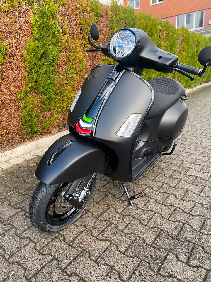 Vespa GTS 125 SuperSport TWM 13 “ NOTTE MALOSSI Edition Diva Nero in Eschborn