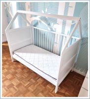 Babybett Kinderbett Hausbett 140x70 cm + Matratze weiß UVP 460 €! Baden-Württemberg - Magstadt Vorschau
