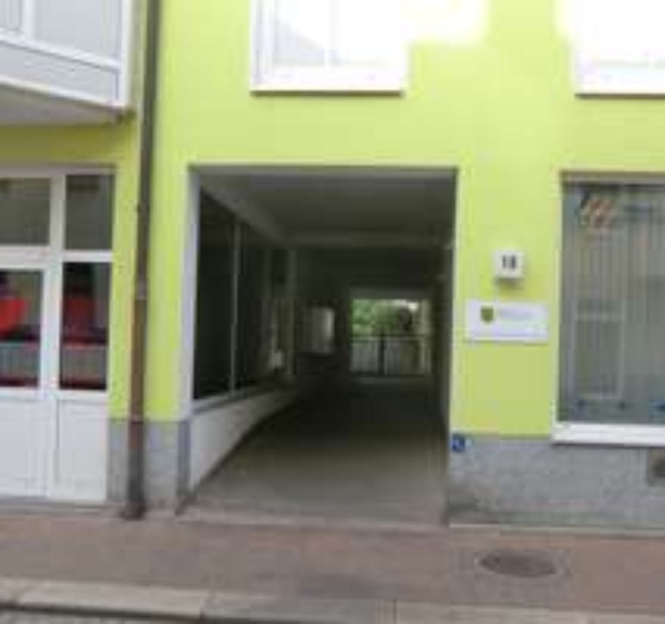 Gepflegte 2 Raum Wohnung, 45m² (mit Möbel) Fahrstuhl in Zwickau