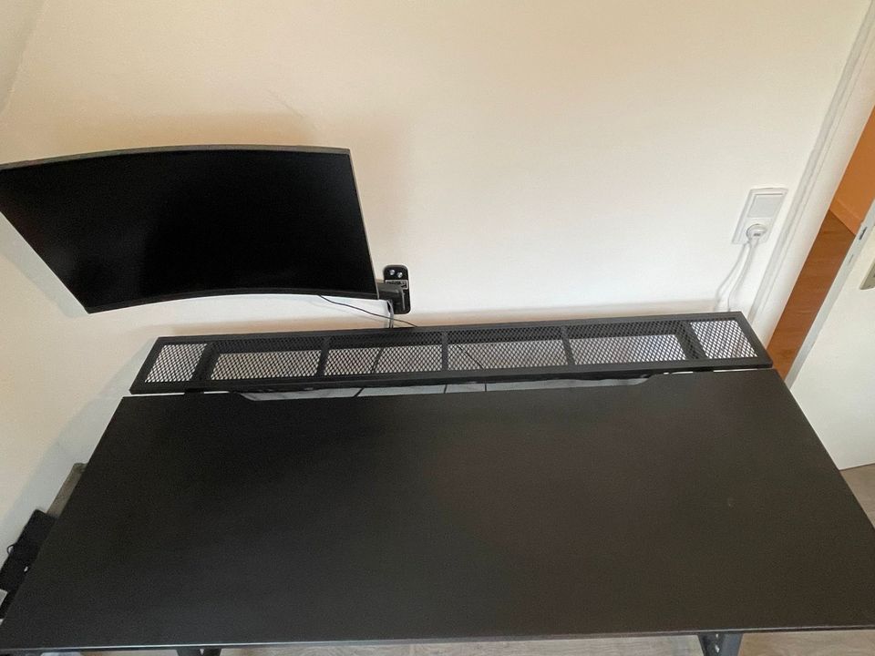 Schreibtisch Gamingtisch Ikea in Neumünster
