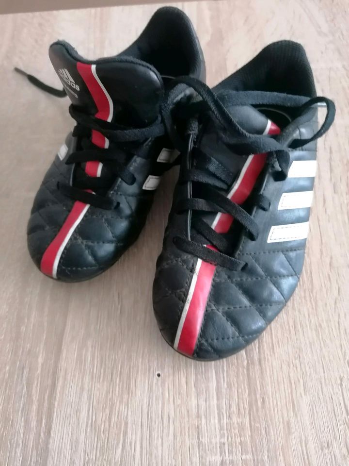 Adidas Fußball Schuhe in Hausach