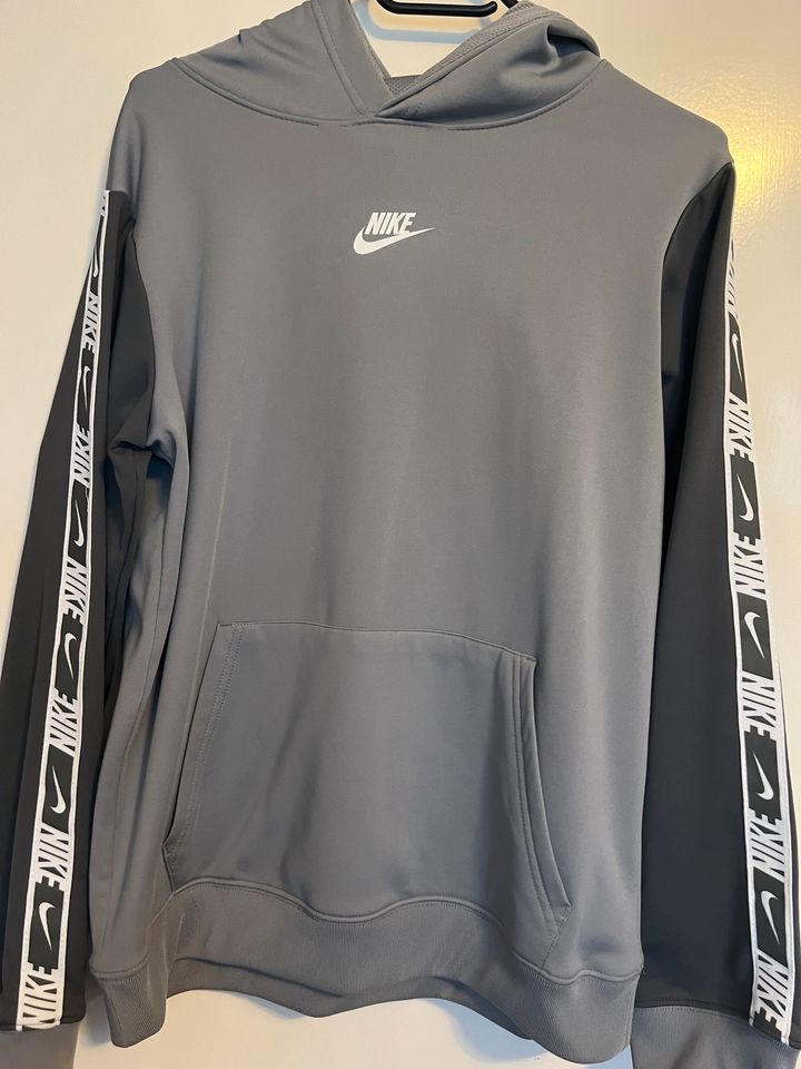 Pullover Nike in Wiesbaden