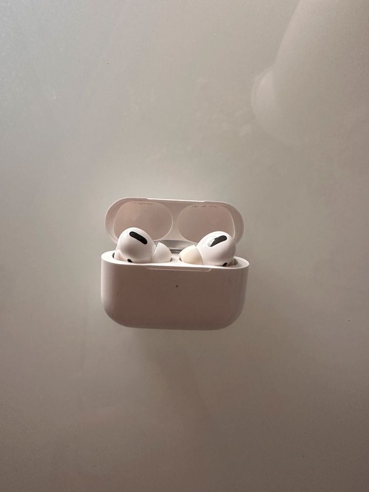 Apple AirPod pros Kopfhörer in Kassel