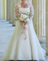 Brautkleid Pronovias Udine spanische Spitze Gr. 44 (42-46), Top! Nordrhein-Westfalen - Kreuzau Vorschau