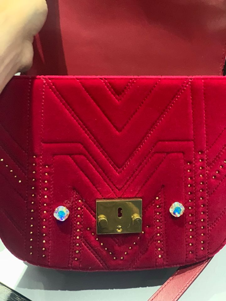 MCM Handtasche rot samt in Oberneisen