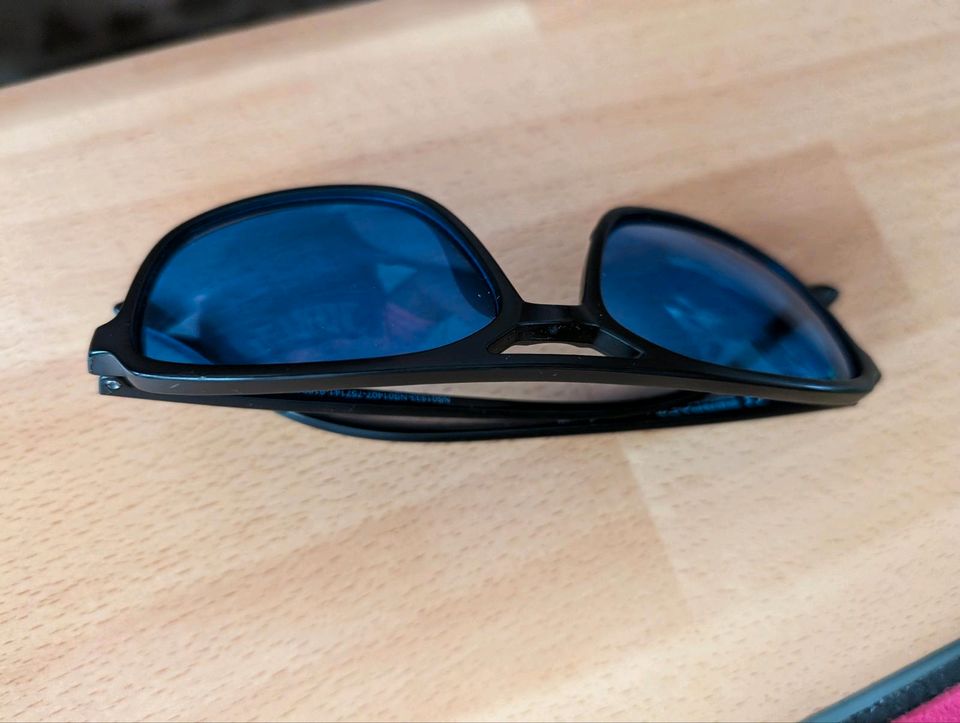 Sonnenbrille - schwarz mit blauen Brillen Gläsern in Blankenhain