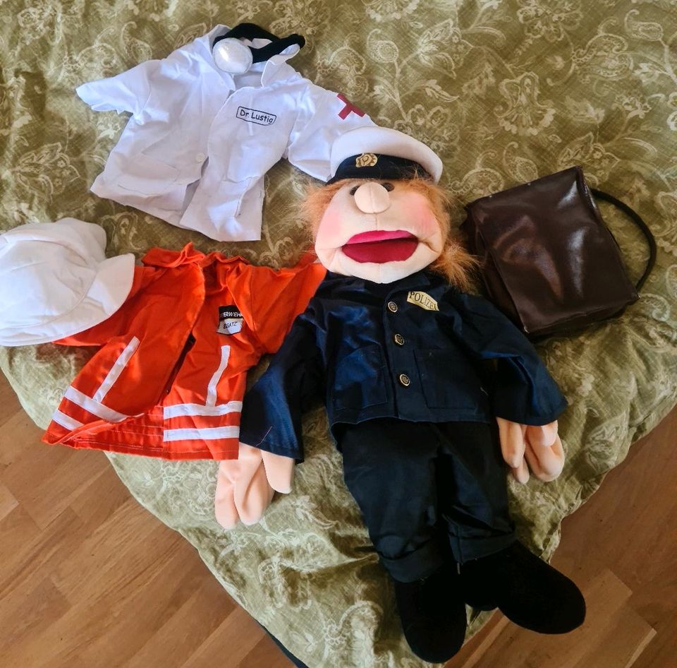 Living Puppets Handpuppe 3 Outfits Arzt Polizist Feuerwehrmann in Kiel