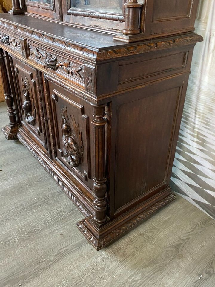 ANTIKES BUFFET FRANKREICH UM 1880 EICHE PRUNKSCHNITZWERK SCHRANK MIT VITRINE - Versand möglich 99 Euro - Wir sind für Sie da lokal in 86830 Schwabmünchen oder online ARTHOME24 in Schwabmünchen