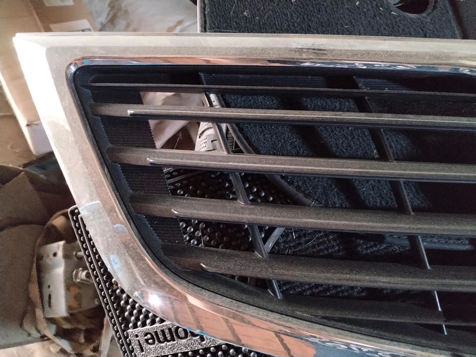 kia sportage grill original in Worms