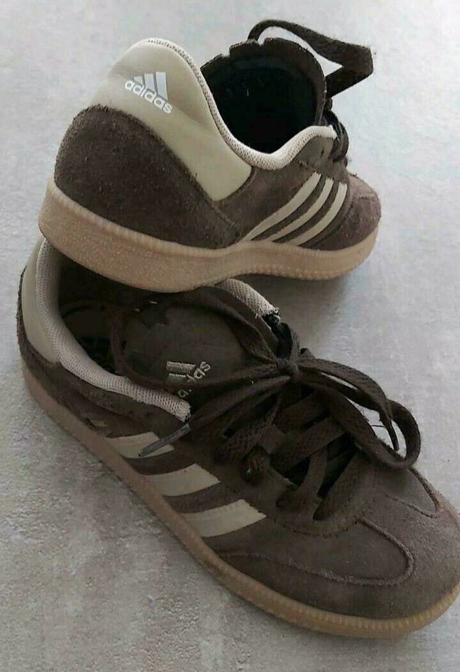 ❤️ Adidas Turnschuhe Sneaker Hallenschuhe Gr. 31 braun in Meckenheim