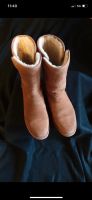 UGG s, Kurkuma Farben,  beige, Gr.40, leichter Keilabsatz Nordrhein-Westfalen - Niederkassel Vorschau