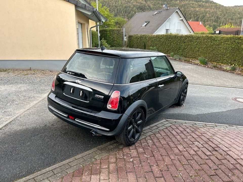 Mini Cooper One R50 in Weilbach